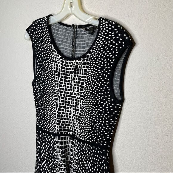 BCBG MaxAzria Dina Dress in Croc Jacquard - Picture 9 of 12